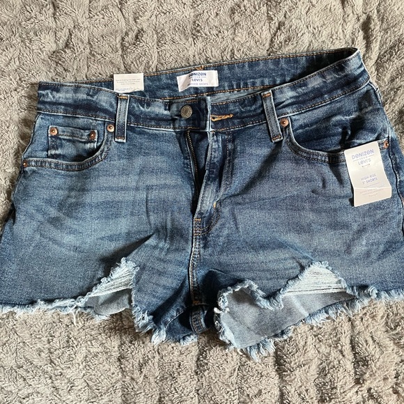 NWT Levi’s Denizen High Rise Shorts - Picture 2 of 2